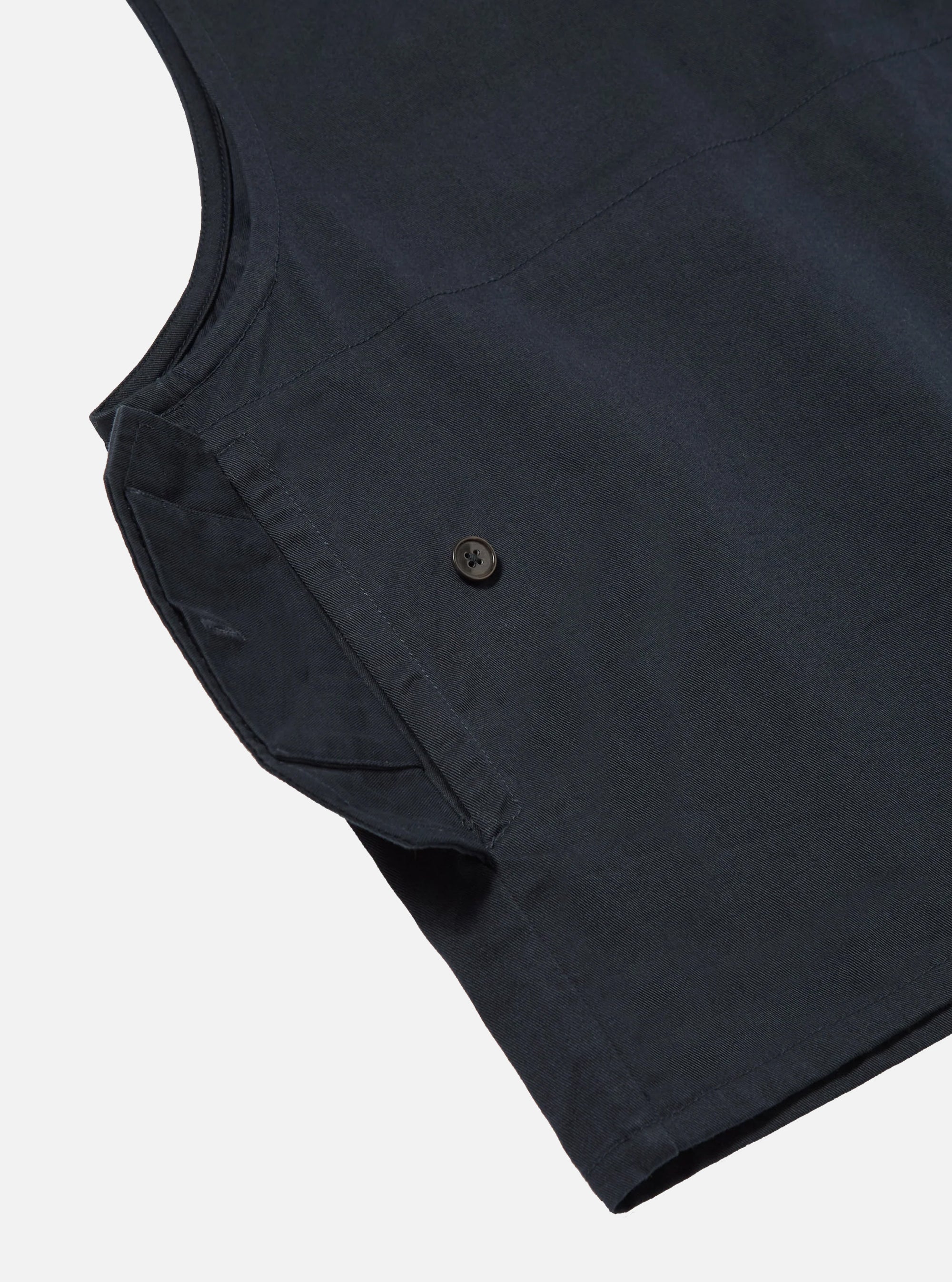 Chaleco marino Universal Works en sarga navy con insignias