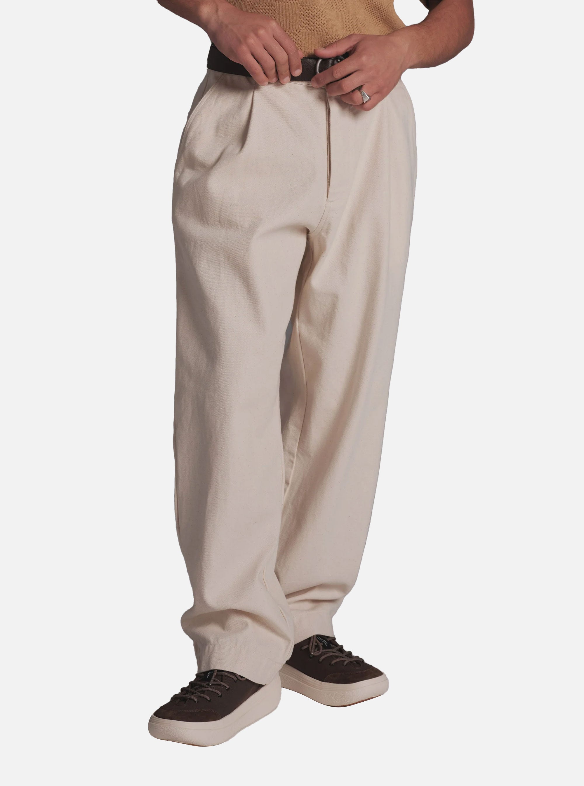 Pantalón Duke de Universal Works en algodón reciclado color crudo