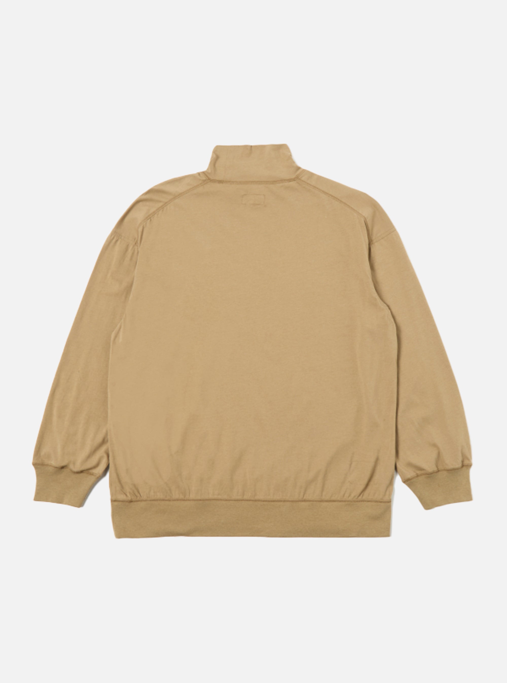 Jersey fino de cuello alto Universal Works en color arena