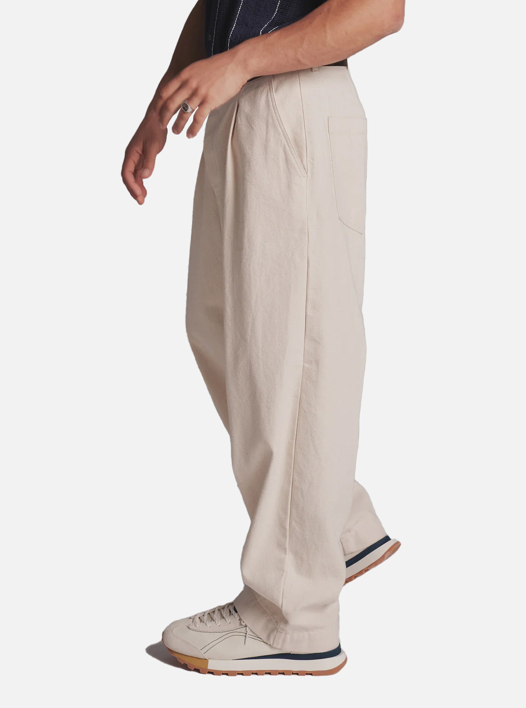 Pantalón Duke de Universal Works en algodón reciclado color crudo