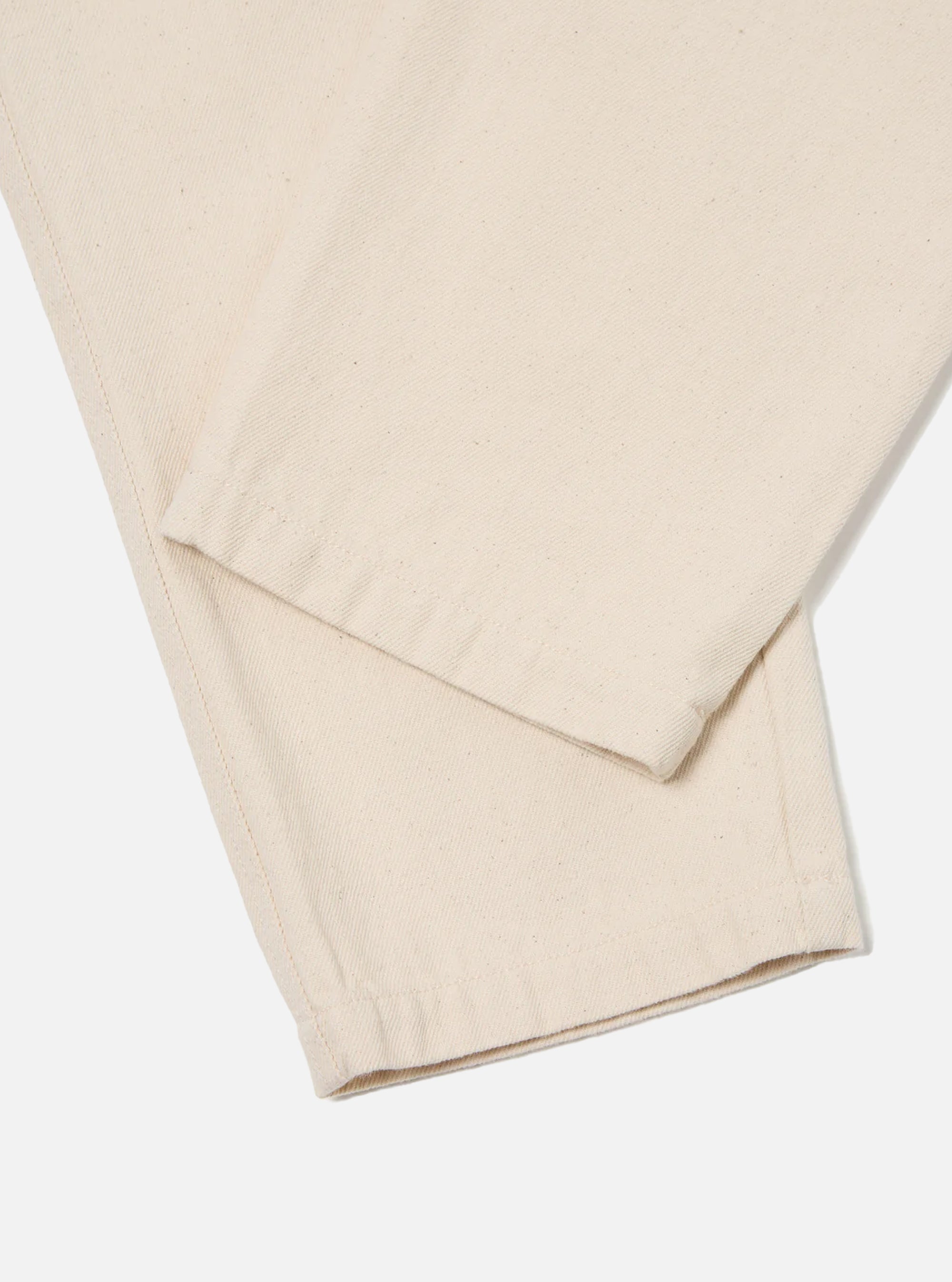 Pantalón Hi Water de Universal Works en algodón reciclado color crudo