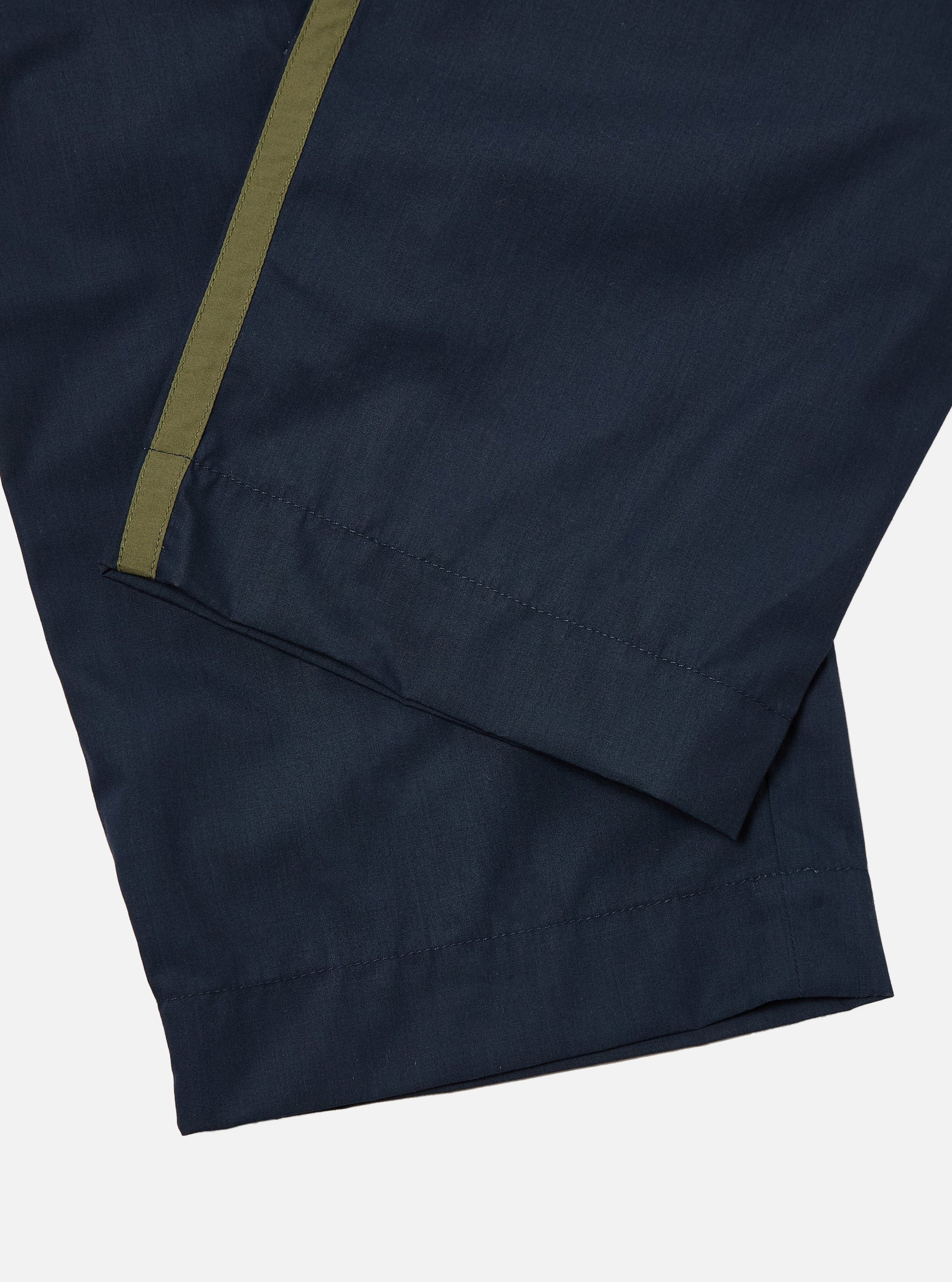 Pantalón Oxford Universal Works navy con ribete lateral