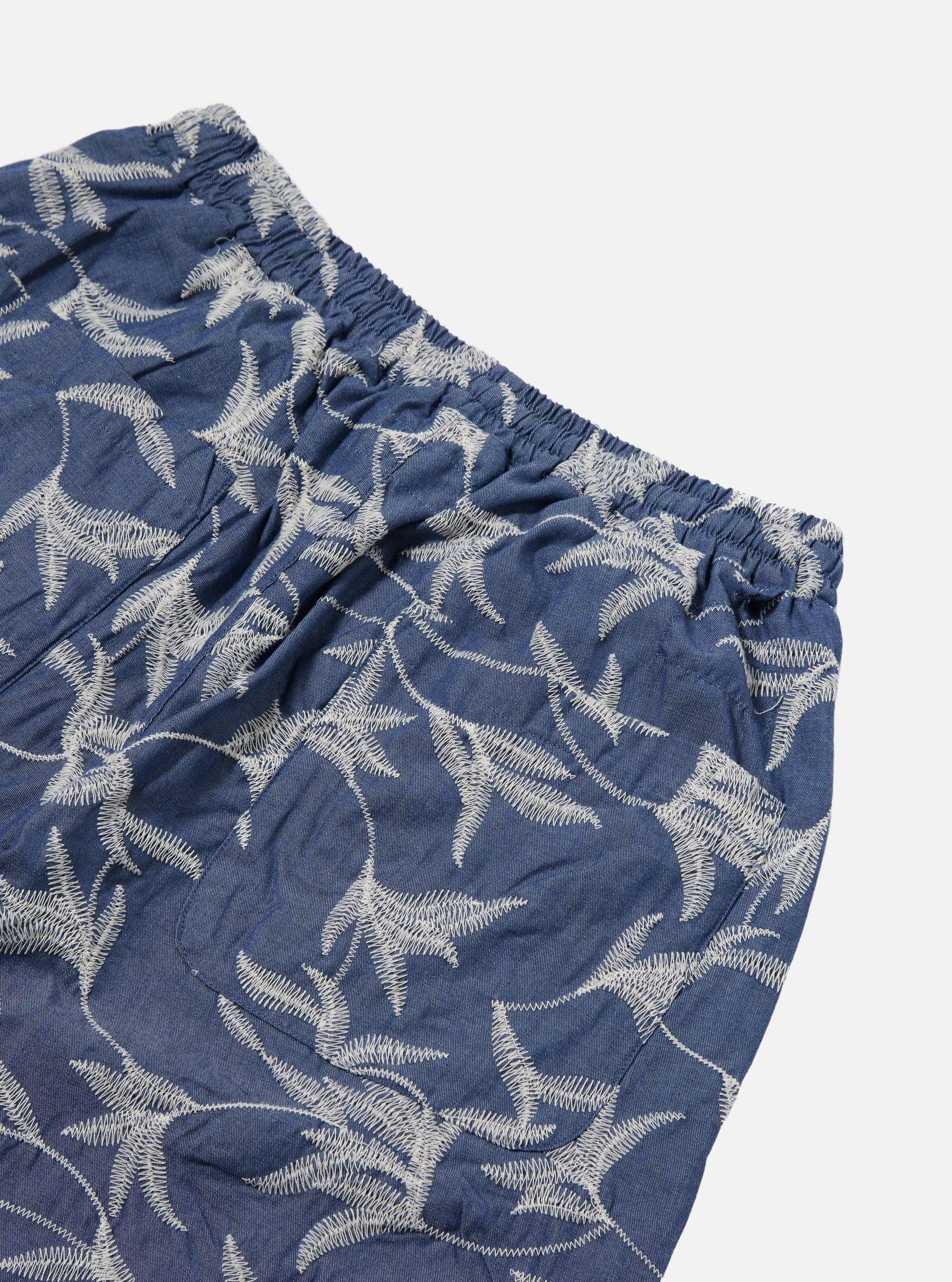 Pantalón corto Universal Works en algodón índigo Summer Jungle