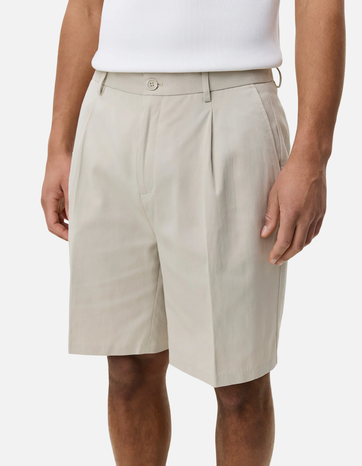 Pantalón Corto De Sarga Plisada En Beige de Les Deux