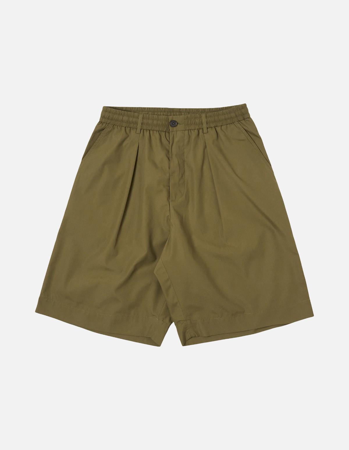 Pantalón Corto Deportivo Plisado en Oliva de Master Piece x Universal Works