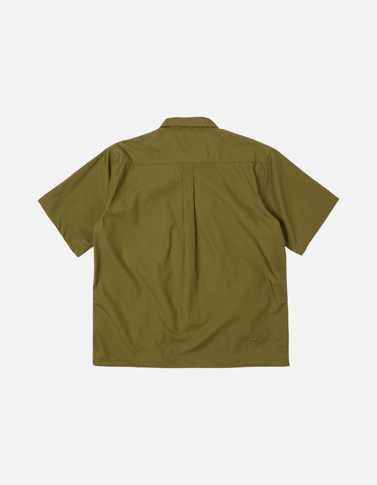 Sobrecamisa técnica de poliéster reciclado color oliva de Masterpiece x Universal Works