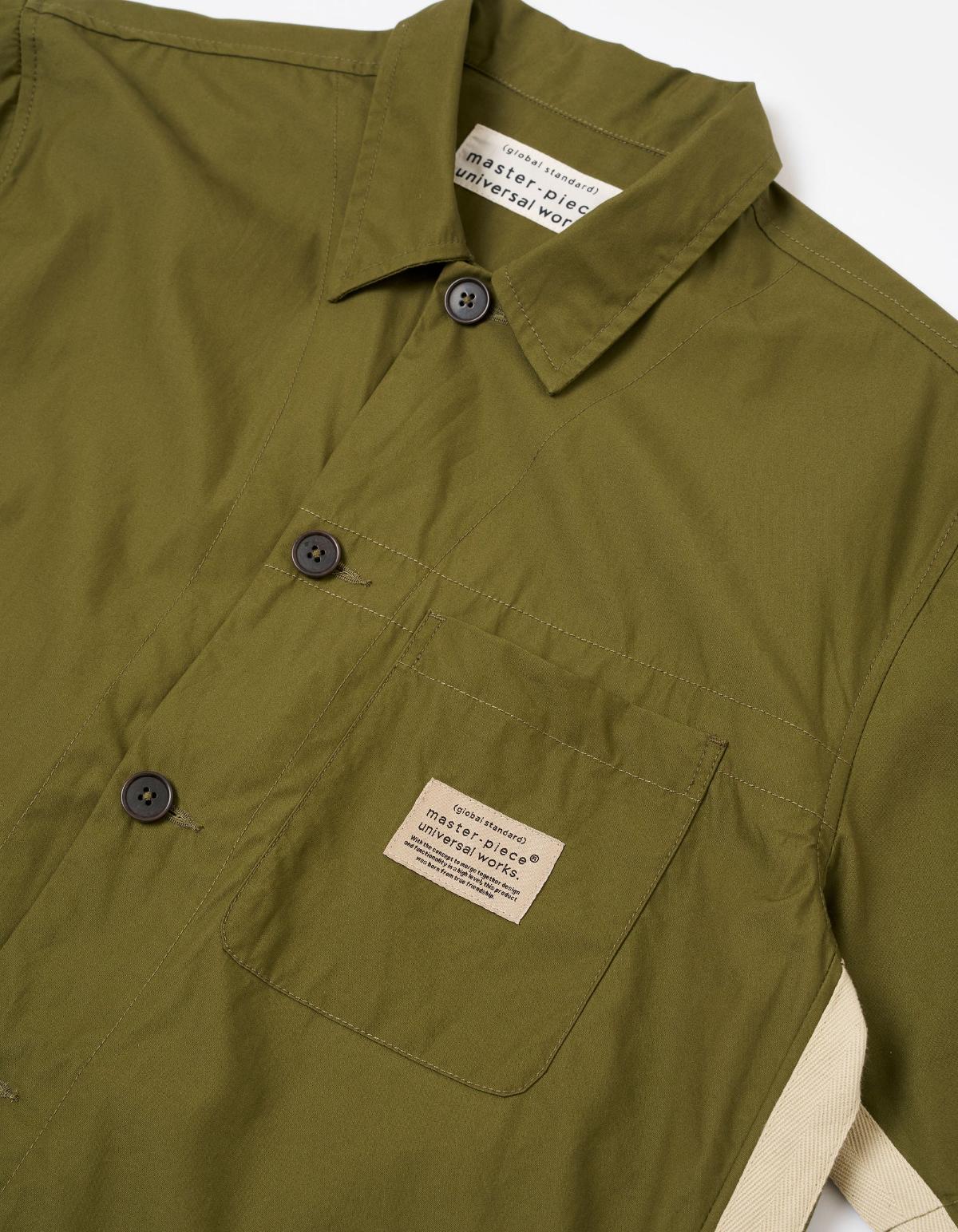 Sobrecamisa técnica de poliéster reciclado color oliva de Masterpiece x Universal Works