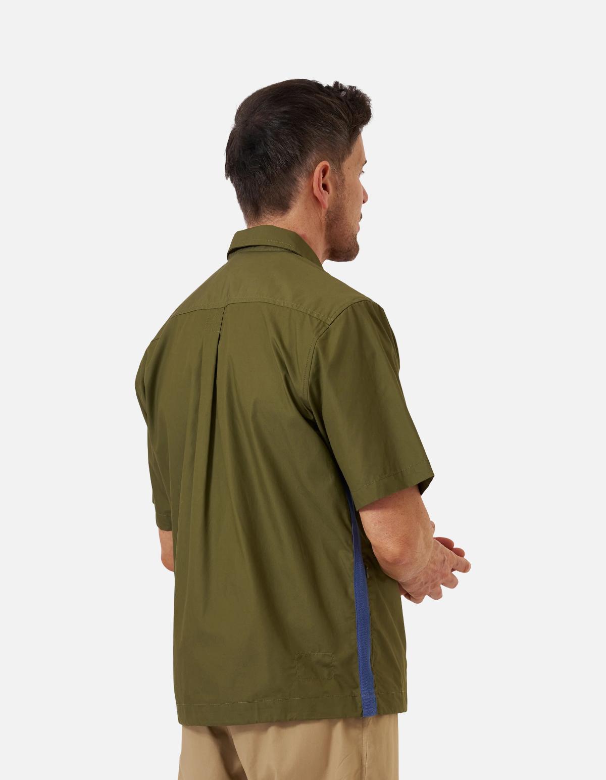 Sobrecamisa técnica de poliéster reciclado color oliva de Masterpiece x Universal Works