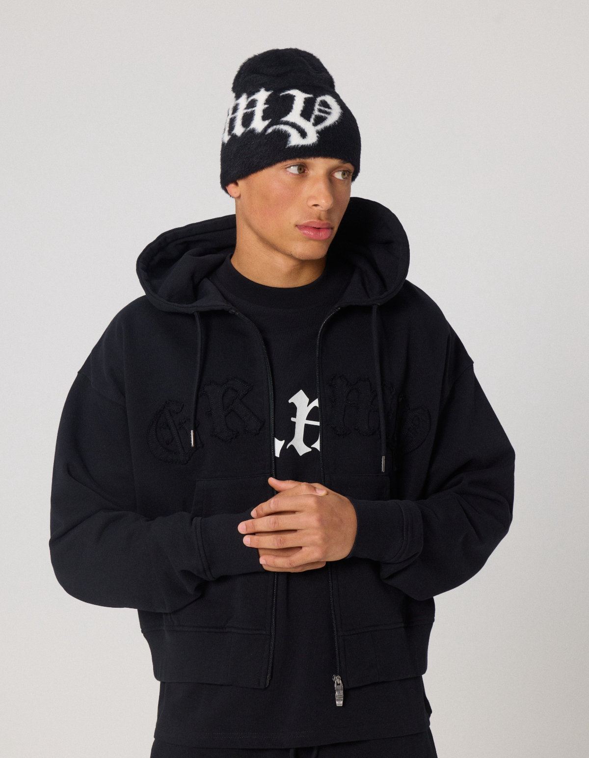 Sudadera Rise Above Fitted Zipper Black de Grimey