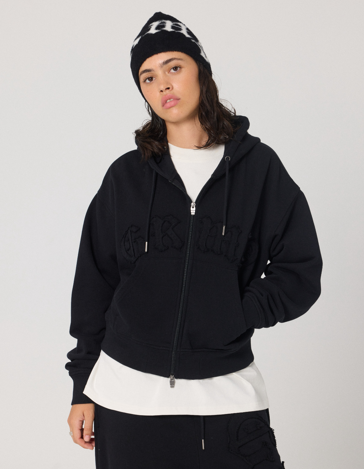 Sudadera Rise Above Fitted Zipper Black de Grimey