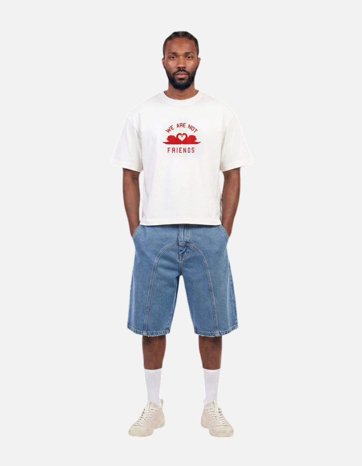 Camiseta Boxy Swan de We Are Not Friends