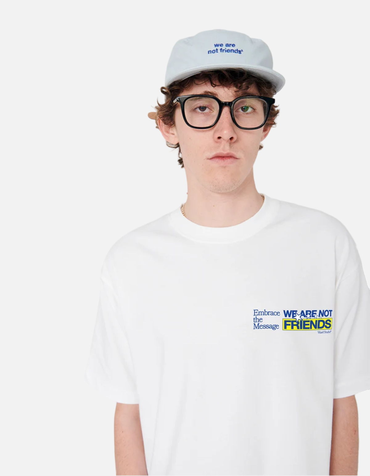 Camiseta Embrace Friends de We Are Not Friends