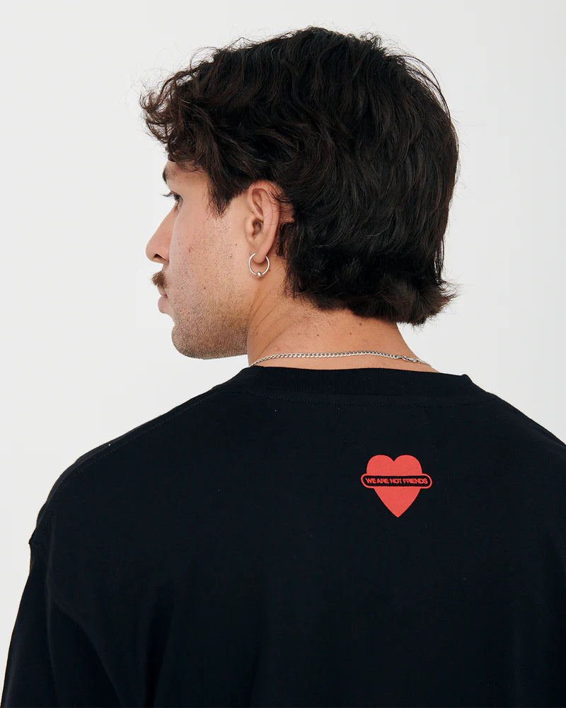 Camiseta Boxy Major Friends de We Are Not Friends