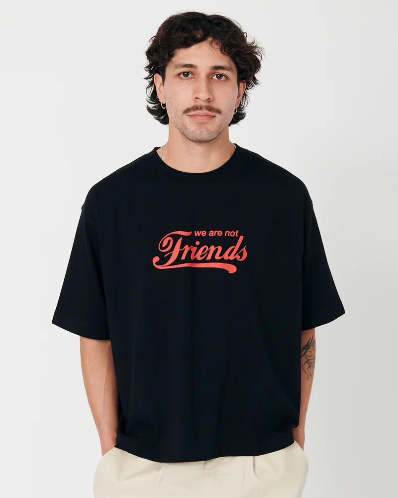 Camiseta Boxy Major Friends de We Are Not Friends