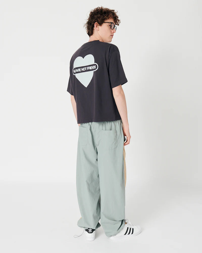 Camiseta Boxy Union Love de We Are Not Friends