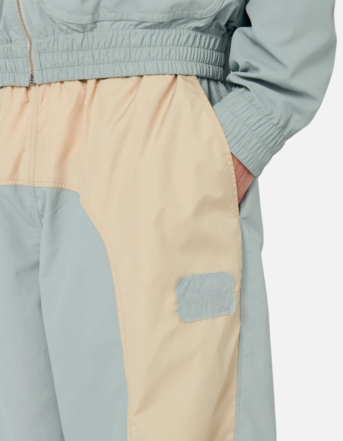 Pantalón Shuri de We Are Not Friends