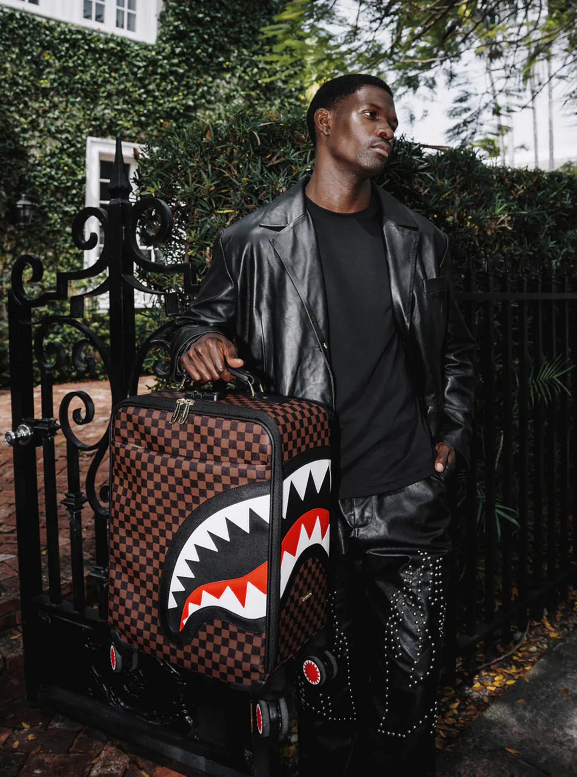 Maleta de viaje Sawtooth Sharks in Paris de Sprayground