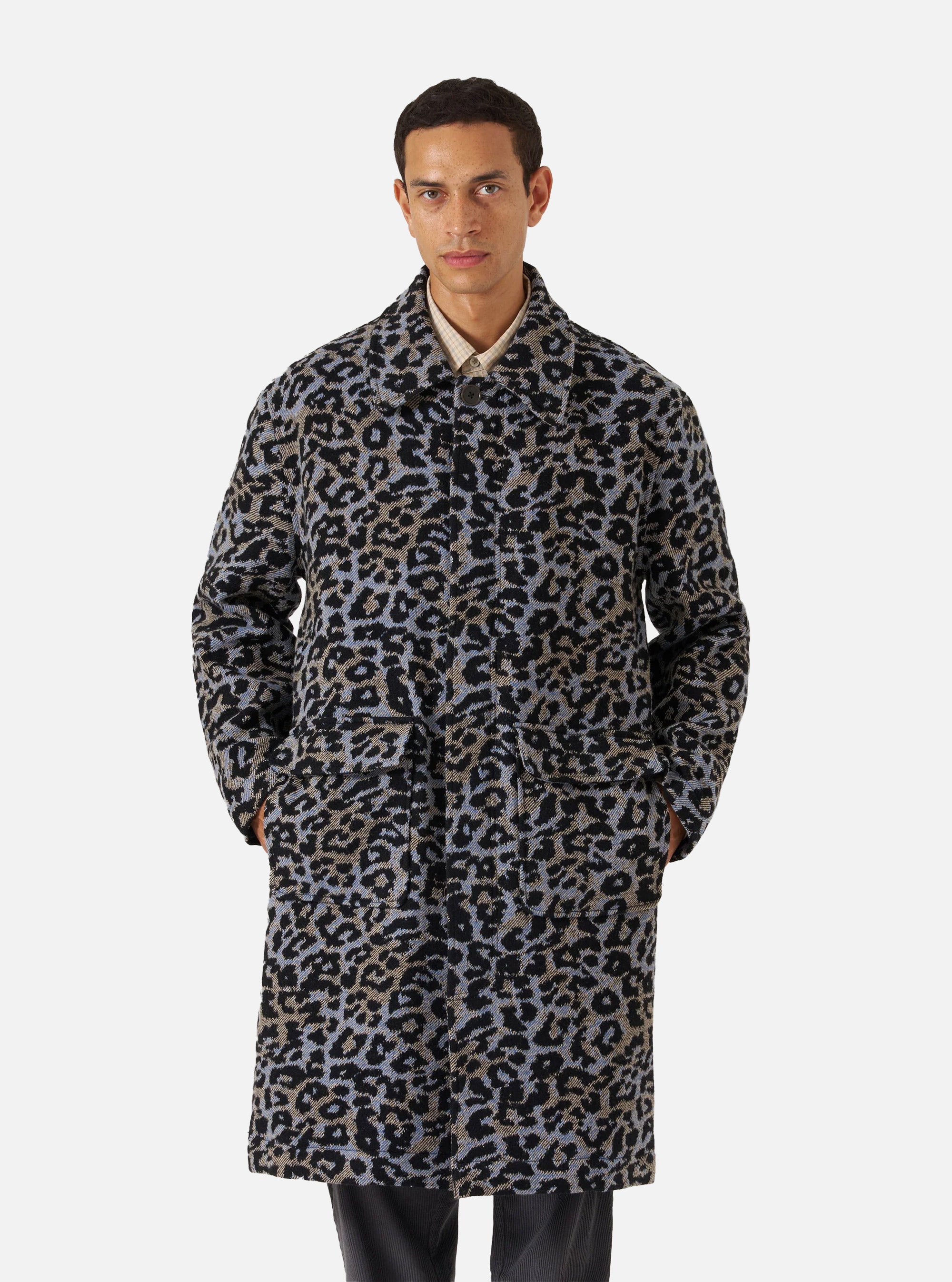 Abrigo de lana en estampado de leopardo de Universal Works
