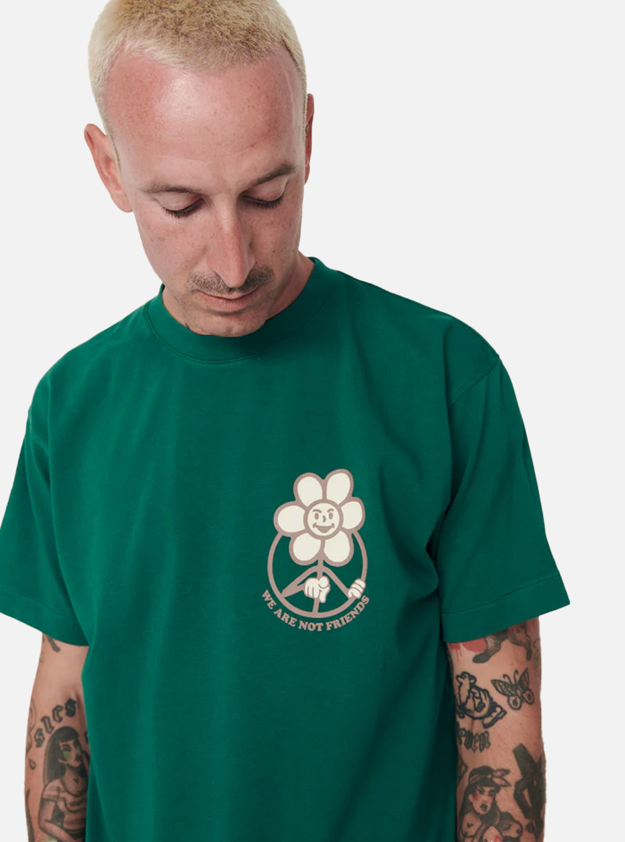 Camiseta Daisy Greenland de We Are Not Friends